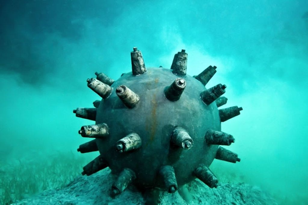 photo underwater-scultpre-naval-mine.jpg