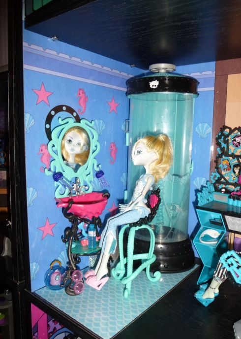 Monster High Dead Tired Bedroom Bookcase Kit....w/Abbey's Room, Doll