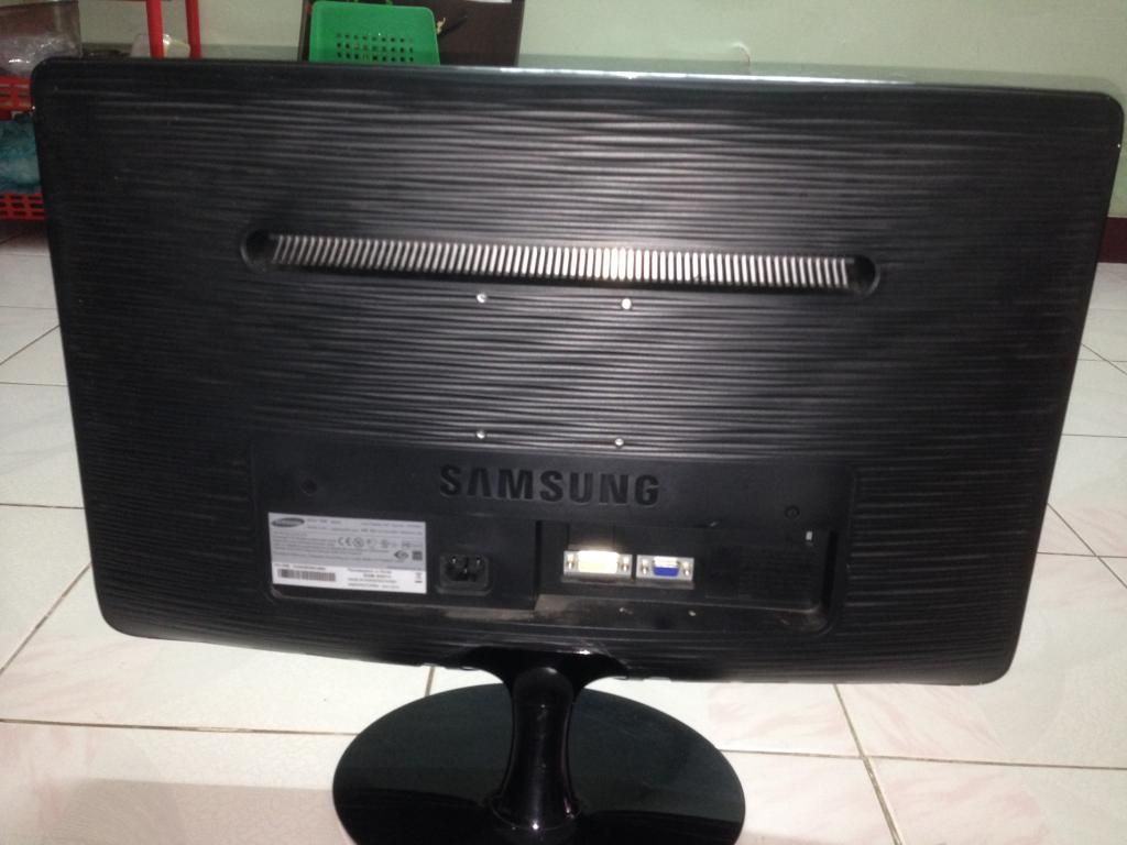 LCD Samsung B2330 Full HD hàng xách tay còn mới - 1