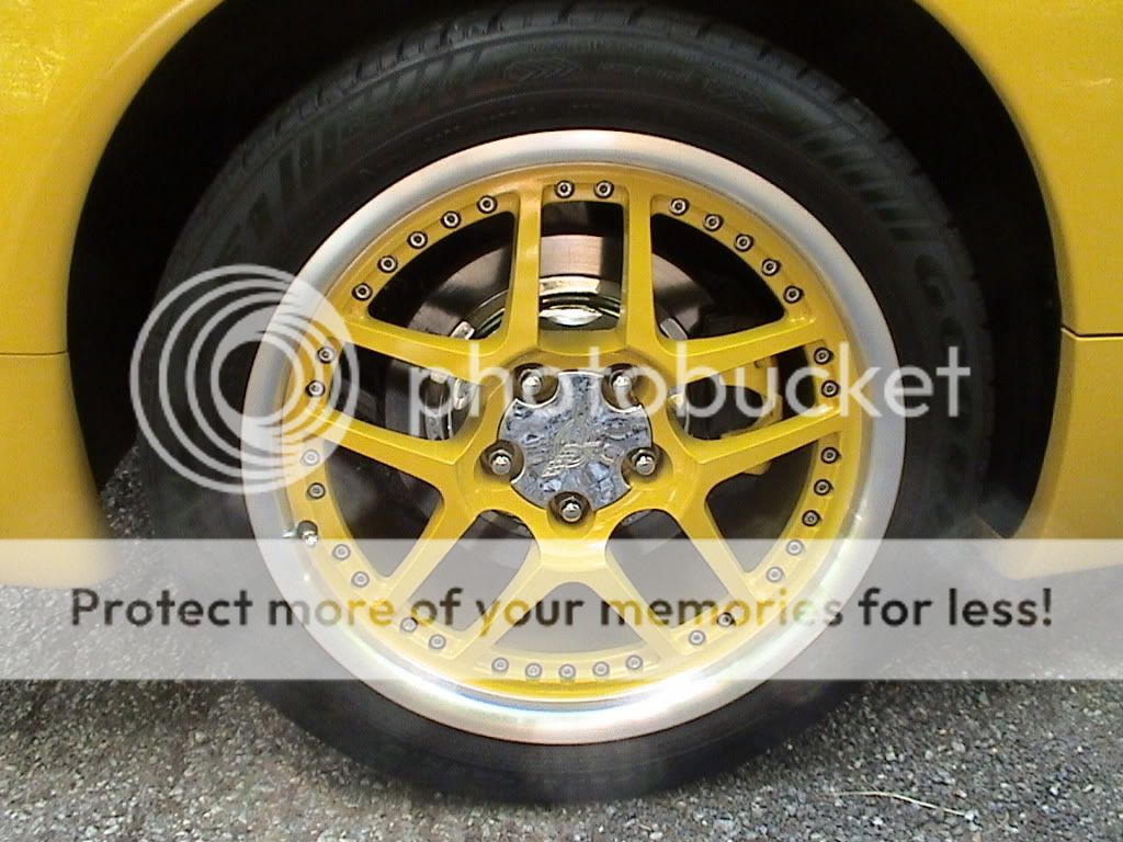 Does anybody have any pics of a yellow car with yellow wheels